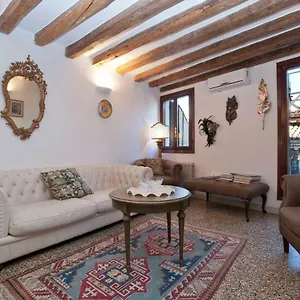 superbly-2-bed-2-bath-flat.hotelinveneto.com/